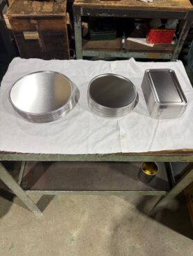 金属の部品三種類の写真